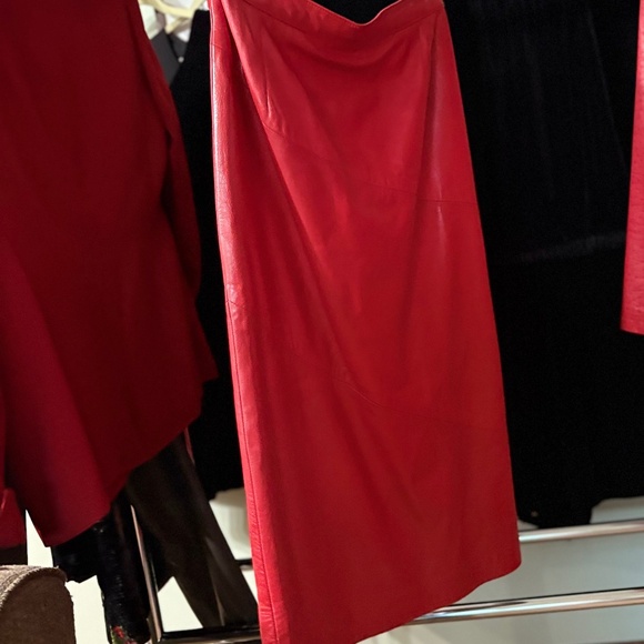 Vintage red leather skirt size 12 - Picture 3 of 6